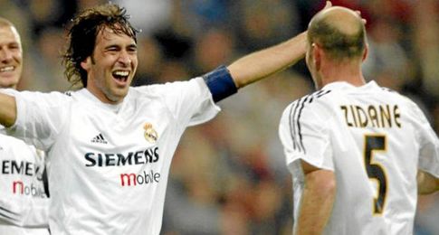 Raúl y Zidane, durante su etapa como futbolistas del Real Madrid. Raúl y Zidane, durante su etapa como futbolistas del Real Madrid.