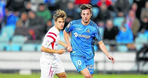 Pablo Sarabia, perseguido por Denis Suárez durante el Getafe-Sevilla. Pablo Sarabia, perseguido por Denis Suárez durante el Getafe-Sevilla.