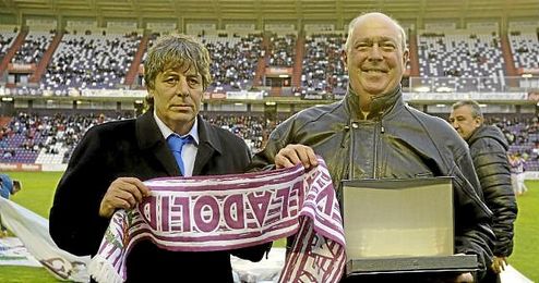Quino Salvo (derecha) en un homenaje del Valladolid. Quino Salvo (derecha) en un homenaje del Valladolid.