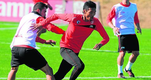 ´Pichichi´ del Sevilla Atlético, debutó con el primer equipo en un derbi ante el Betis. ´Pichichi´ del Sevilla Atlético, debutó con el primer equipo en un derbi ante el Betis.