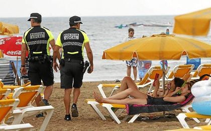 El Ministerio del Interior ha activado el Plan Turismo Seguro 2016 con el fin de proporcionar al turista un entorno más seguro. El Ministerio del Interior ha activado el Plan Turismo Seguro 2016 con el fin de proporcionar al turista un entorno más seguro.