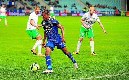 François Kamano (20 años y 1,82) controla el balón en un duelo con el Bastia ante el Saint-Étienne. François Kamano (20 años y 1,82) controla el balón en un duelo con el Bastia ante el Saint-Étienne.