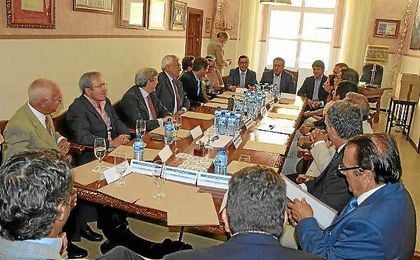 Juan Espadas, en la reunión con los clubes de Sevilla y la provincia. Juan Espadas, en la reunión con los clubes de Sevilla y la provincia.