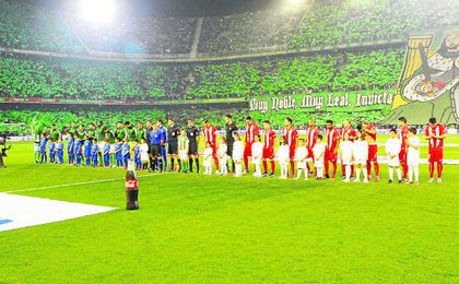 Esta imagen, con aficionados del Sevilla en el Villamarín, podría no producirse este año. Esta imagen, con aficionados del Sevilla en el Villamarín, podría no producirse este año.
