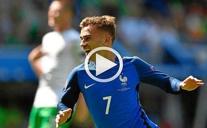 El bonito gesto de Griezmann: regaló un balón al hijo de un policía asesinado El bonito gesto de Griezmann: regaló un balón al hijo de un policía asesinado