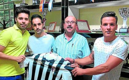 Juanan, Javi Jiménez, José Léon (presidente) y Navarro. Juanan, Javi Jiménez, José Léon (presidente) y Navarro.