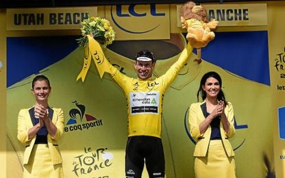 Cavendish se enfundó el primer maillot amarillo. Cavendish se enfundó el primer maillot amarillo.