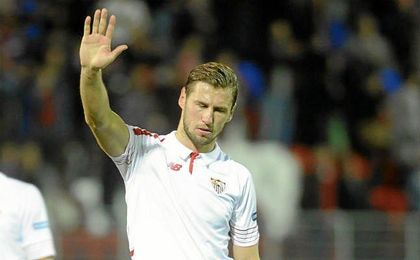 "Al final, me quedo con lo mejor que han sido los seguidores del Sevilla F.C.", dice en la carta. "Al final, me quedo con lo mejor que han sido los seguidores del Sevilla F.C.", dice en la carta.