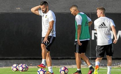 Negredo ha vuelto a los entrenamientos con el Valencia. Negredo ha vuelto a los entrenamientos con el Valencia.