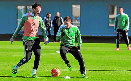Westermann y Portillo continuarán coincidiendo en los entrenamientos verdiblancos. Westermann y Portillo continuarán coincidiendo en los entrenamientos verdiblancos.