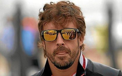 Alonso, en el paddock de Silverstone. Alonso, en el paddock de Silverstone.