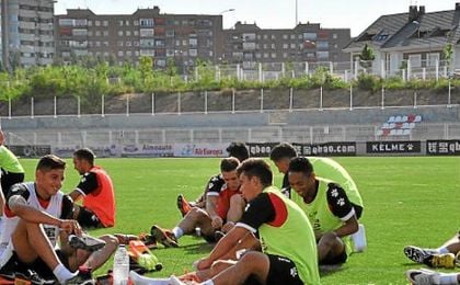 El primer equipo del Rayo Vallecano se ejercita en la ciudad deportiva del club. El primer equipo del Rayo Vallecano se ejercita en la ciudad deportiva del club.