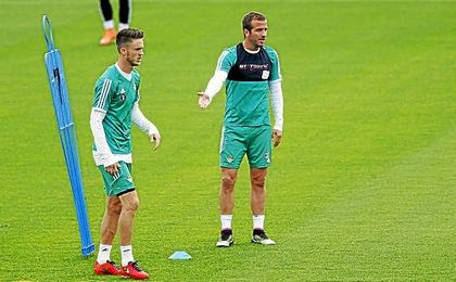 Van der Vaart, en un entrenamiento verdiblanco. Van der Vaart, en un entrenamiento verdiblanco.