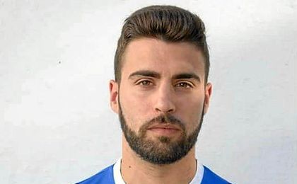 Manu Reina permanecerá en el Écija al menos una temporada más. Manu Reina permanecerá en el Écija al menos una temporada más.