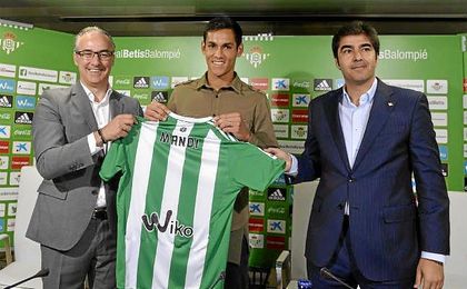"Aspiro a ser un líder, pero es pronto", ha afirmado el argelino. "Aspiro a ser un líder, pero es pronto", ha afirmado el argelino.