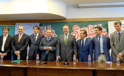 Todos se mostraron felices por el acuerdo. Todos se mostraron felices por el acuerdo.