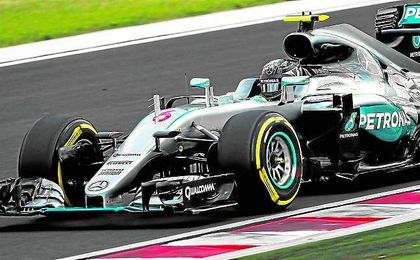 "Es fantástico empezar el día con el anuncio de la ampliación de mi contrato y luego todo ha salido bien", afirmó Rosberg. "Es fantástico empezar el día con el anuncio de la ampliación de mi contrato y luego todo ha salido bien", afirmó Rosberg.