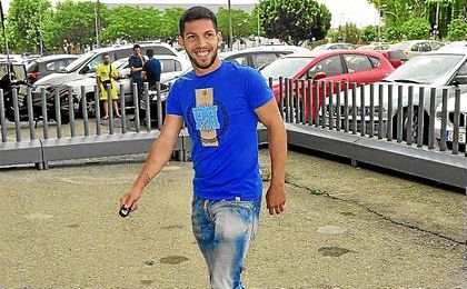 El malagueño tiene contrato con el Betis hasta 2018. El malagueño tiene contrato con el Betis hasta 2018.