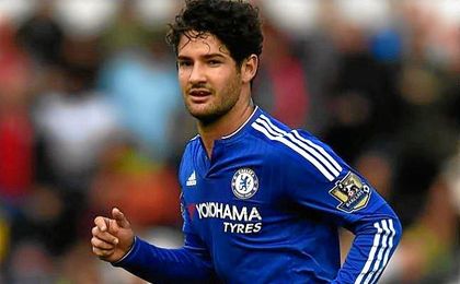 Pato, con la camiseta del Chelsea. Pato, con la camiseta del Chelsea.