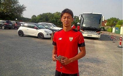 Kiyotake, en el segundo entrenamiento del Sevilla en Alemania. Kiyotake, en el segundo entrenamiento del Sevilla en Alemania.