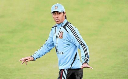 Julen Lopetegui sustituye a Vicente Del Bosque al frente de la selección española. Julen Lopetegui sustituye a Vicente Del Bosque al frente de la selección española.