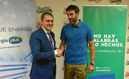 Berni Rodríguez y Fernando Moral durante la presentación del nuevo director deportivo. Berni Rodríguez y Fernando Moral durante la presentación del nuevo director deportivo.