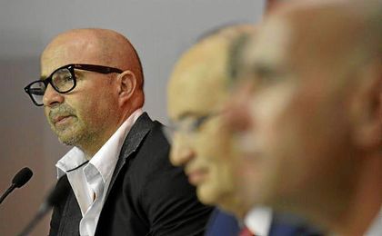 Sampaoli no haría ascos a entrenar a la selección de Argentina. Sampaoli no haría ascos a entrenar a la selección de Argentina.