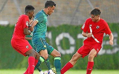 Lance del partido entre el Sevilla Atlético y el Al Ahli. Lance del partido entre el Sevilla Atlético y el Al Ahli.