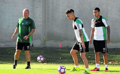 Felipe Gutiérrez y Nahuel, dos de los causantes de que el plantel haya bajado su promedio. Felipe Gutiérrez y Nahuel, dos de los causantes de que el plantel haya bajado su promedio.