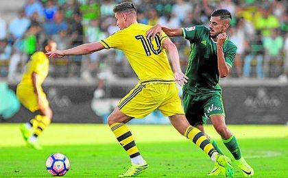 Dani Ceballos es el futbolista con el que más ha contado Poyet en esta pretemporada y el único (junto a Álex Alegría) que ha jugado todos los amistosos. Dani Ceballos es el futbolista con el que más ha contado Poyet en esta pretemporada y el único (junto a Álex Alegría) que ha jugado todos los amistosos.