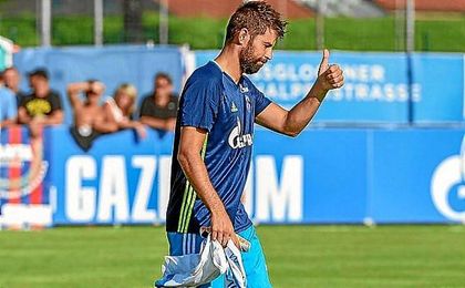 Coke, durante su primer partido con el Schalke 04. Coke, durante su primer partido con el Schalke 04.