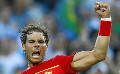 Nadal, celebrando el oro conseguido en dobles. Nadal, celebrando el oro conseguido en dobles.