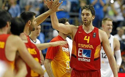 A España solo le vale ganar a Argentina para pasar. A España solo le vale ganar a Argentina para pasar.