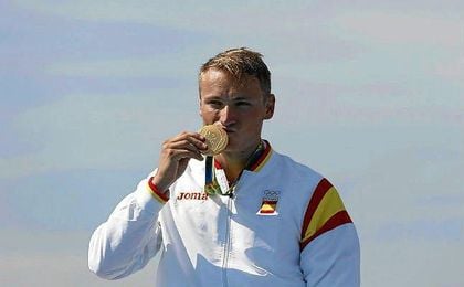 Marcus Walz, flamante campeón olímpico, con la medalla de oro. Marcus Walz, flamante campeón olímpico, con la medalla de oro.