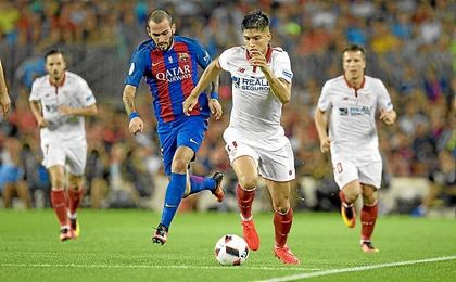 Correa, en un lance del partido con Aleix Vidal. Correa, en un lance del partido con Aleix Vidal.