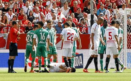Imagen del derbi de Liga entre el Sevilla y el Betis de la temporada pasada. Imagen del derbi de Liga entre el Sevilla y el Betis de la temporada pasada.