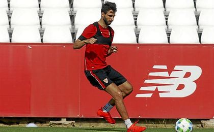 Pareja ha jugado 78 partidos con el Sevilla. Pareja ha jugado 78 partidos con el Sevilla.