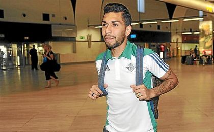 Petros, antes de viajar con el Betis. Petros, antes de viajar con el Betis.