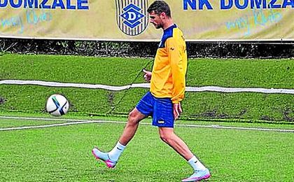 Mance juega en el Domzale, en la primera división eslovena, y el curso pasado anotó 11 goles. Mance juega en el Domzale, en la primera división eslovena, y el curso pasado anotó 11 goles.