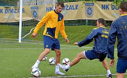 Antonio Mance en un entrenamiento con el Domzale esloveno. Antonio Mance en un entrenamiento con el Domzale esloveno.