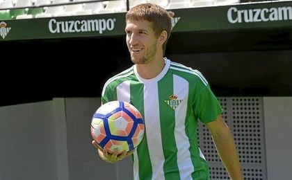 Brasanac, el día de su presentación con el Betis. Brasanac, el día de su presentación con el Betis.