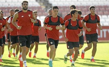 Kranevitter, en un entrenamiento junto a Iborra y Kiyotake. Kranevitter, en un entrenamiento junto a Iborra y Kiyotake.