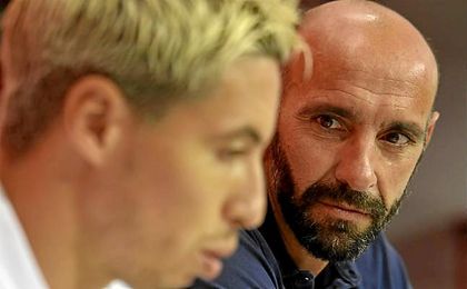 Monchi escucha las declaraciones de Samir Nasri. Monchi escucha las declaraciones de Samir Nasri.