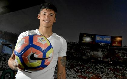 Joaquín Correa, que posa para ED, se muestra fiel al estilo de su técnico. Joaquín Correa, que posa para ED, se muestra fiel al estilo de su técnico.