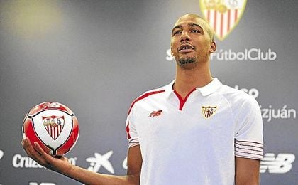 N´Zonzi pasa a ser uno de los baluartes del Sevilla. N´Zonzi pasa a ser uno de los baluartes del Sevilla.