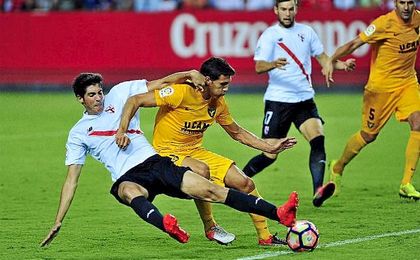 Carlos Fernández, en un lance del encuentro jugado ante el UCAM Murcia. Carlos Fernández, en un lance del encuentro jugado ante el UCAM Murcia.