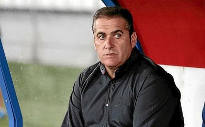 Sandoval, en el banquillo del Rayo Vallecano. Sandoval, en el banquillo del Rayo Vallecano.