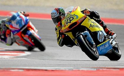 Rins, rodando sobre el circuito de San Marino, donde ha recortado puntos con Zarco. Rins, rodando sobre el circuito de San Marino, donde ha recortado puntos con Zarco.