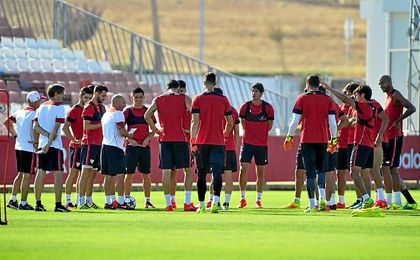 El equipo, durante la primera sesión de trabajo de la semana. El equipo, durante la primera sesión de trabajo de la semana.