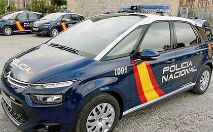 El ladrón fue detenido minutos más tarde tras el despliegue del dispositivo policial. El ladrón fue detenido minutos más tarde tras el despliegue del dispositivo policial.